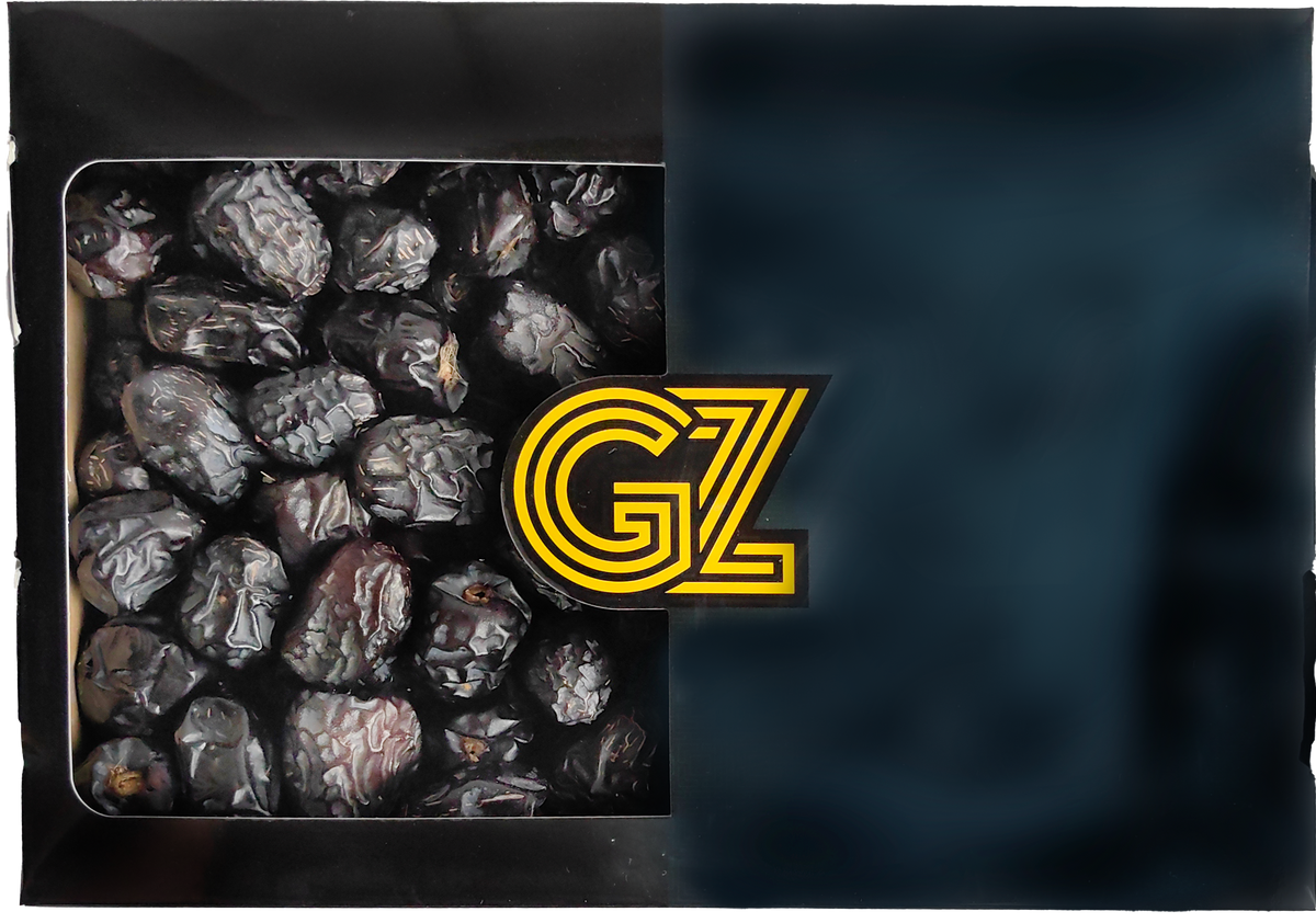 علبة GZ سوداء بنافذة تظهر حبات تمر العجوة الداكنة