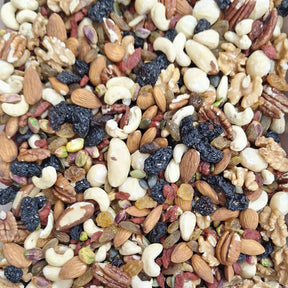 مكسرات نيئة وزبيب | Raw nut and raisin mix — Themar Al Alia
